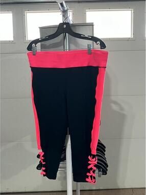 Material girl active capri leggings